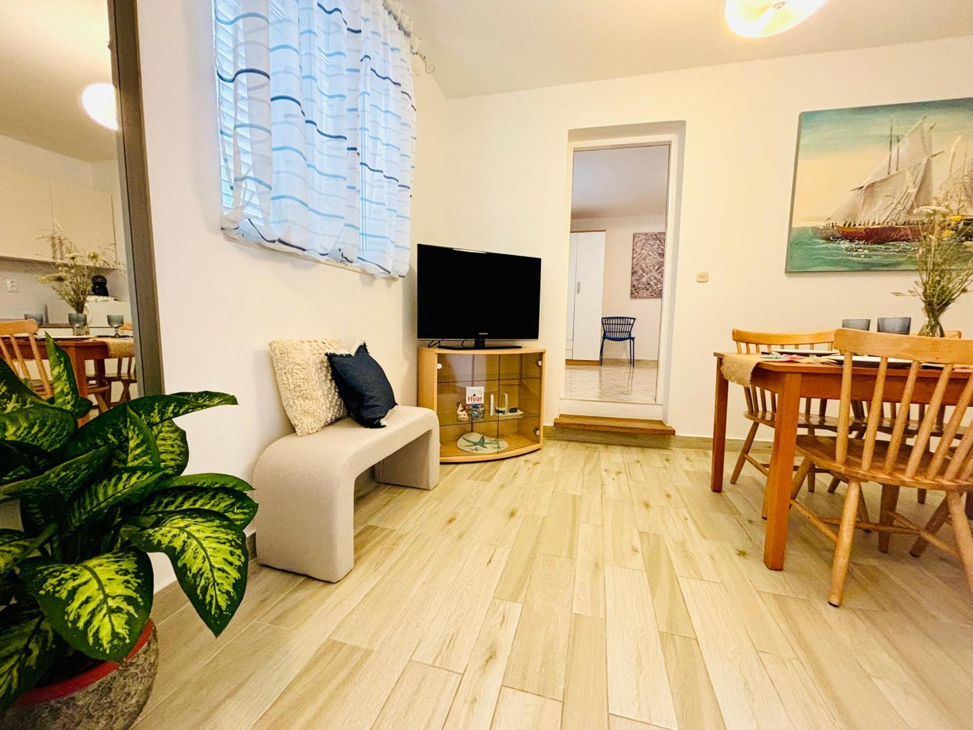 Apartment Sunny Elza 2 Hvar Town Eksteriør billede
